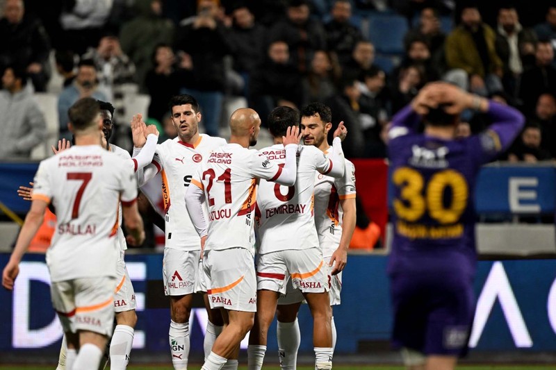 Galatasaray yılın transferini bitirdi! 38 milyon euroluk yıldızı açıkladı! “Galatasaray’a hayırlı olsun” - Resim: 3