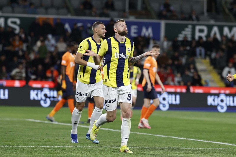 Aziz Yıldırım transferini Ali Koç'a önermişti! Fenerbahçe’de 15 milyon euroluk yıldız döktürdü! Başakşehir maçının en iyisi oldu - Resim: 5