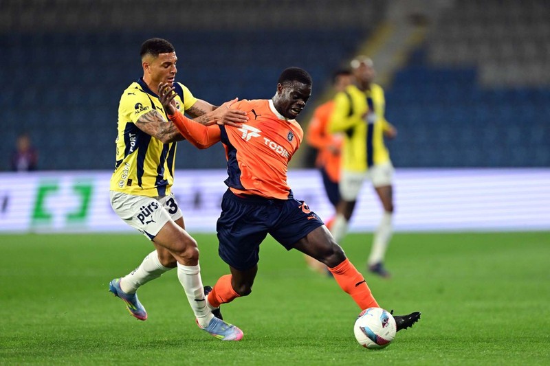 Fenerbahçe’den şok karar! 12 milyon euroluk yeni transferin bileti kesildi! “Elden çıkarmanın planı yapılıyor” - Resim: 4