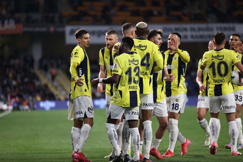 Fenerbahçe’den şok karar! 12 milyon euroluk yeni transferin bileti kesildi! “Elden çıkarmanın planı yapılıyor” - Resim: 3