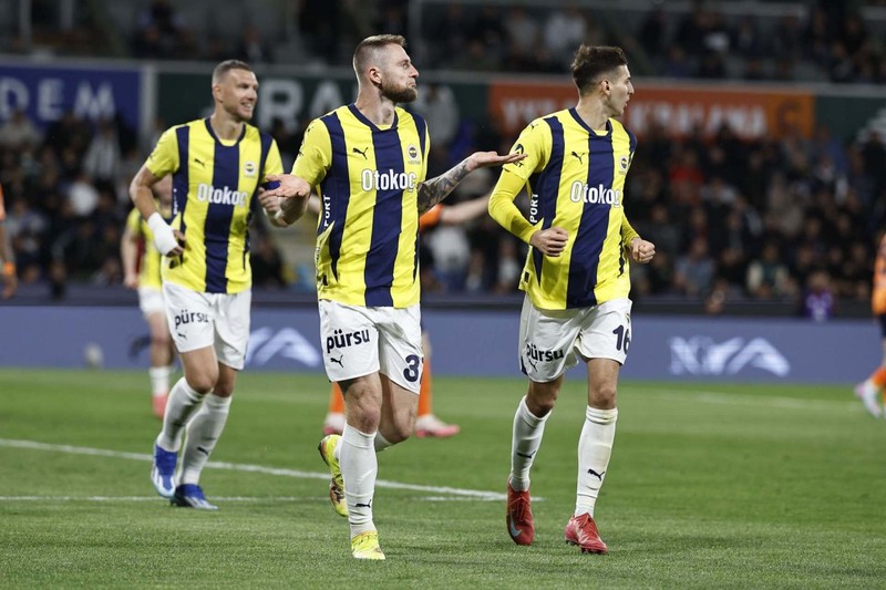 Aziz Yıldırım transferini Ali Koç'a önermişti! Fenerbahçe’de 15 milyon euroluk yıldız döktürdü! Başakşehir maçının en iyisi oldu - Resim: 9