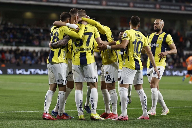 Herkes gitmesini bekliyordu! Fenerbahçe’de şaşkınlık yaratan gelişme! 4.2 milyon euroluk yıldız kalmak için dünya devini bekletiyor - Resim: 2