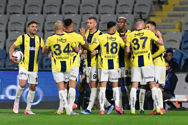 Fenerbahçe’de ayrılık çanları çalıyor! Transferi için dünya deviyle anlaştı! Ali Koç ‘git’ derse gidecek - Resim: 1
