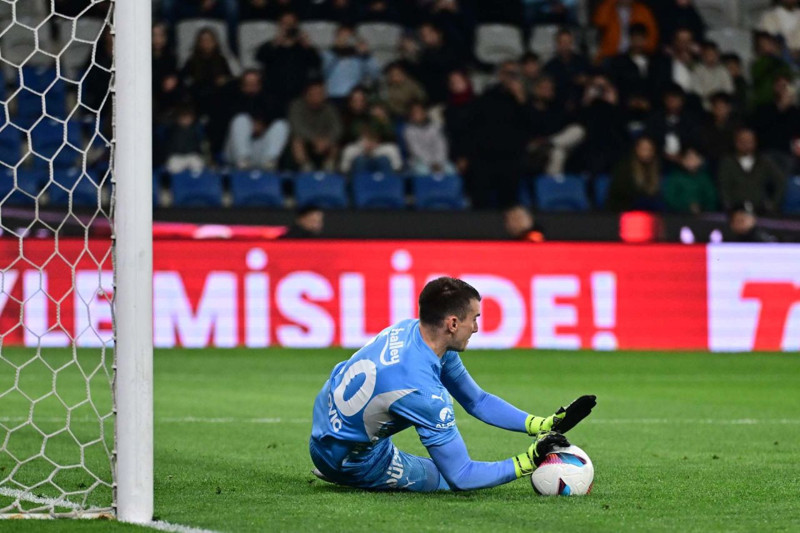 Kimse bunu beklemiyordu! Fenerbahçe’de 10 milyon euroluk yıldız gözden çıkarıldı! Sezon sonu yollar ayrılacak - Resim: 7