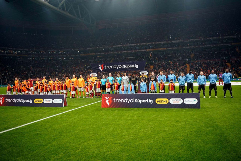 Galatasaray’ın Osimhen teklifi belli oldu! Rekor transfer bedeli gözden çıkarıldı! Evet derse Galatasaraylılar bayram edecek - Resim: 1