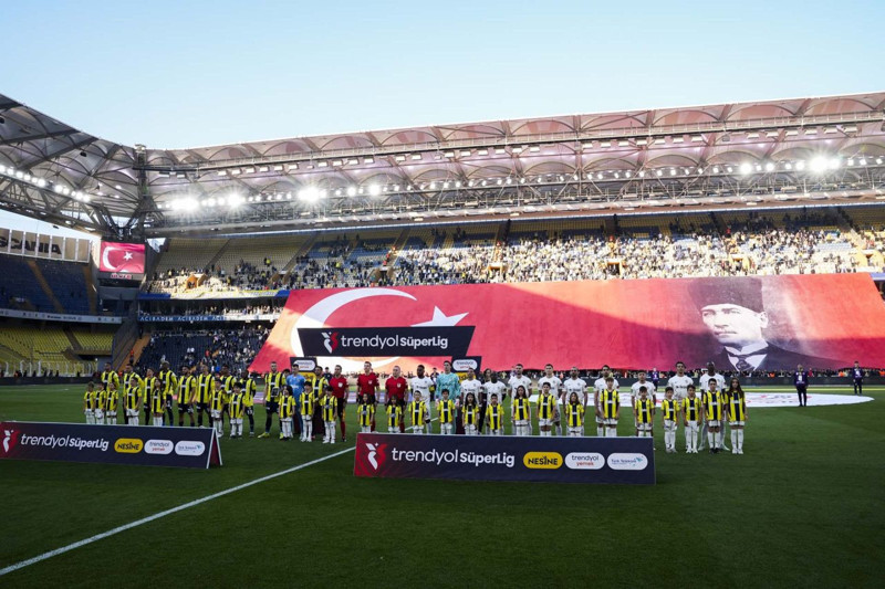 Fenerbahçeliler yıldız futbolcuyu bağrına bastı! Sadece 15 milyon euroluk yıldız alkışlandı! - Resim: 1