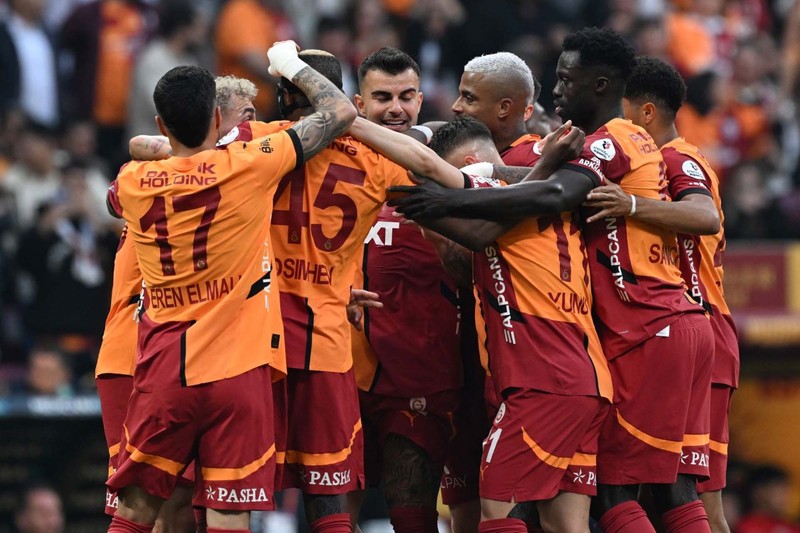 Şampiyonluk kutlamasında gözyaşlarını tutamamıştı! Galatasaray'dan yıldız futbolcu için veda paylaşımı: "Bu formayı kalpleriyle sahiplendiler" - Resim: 3