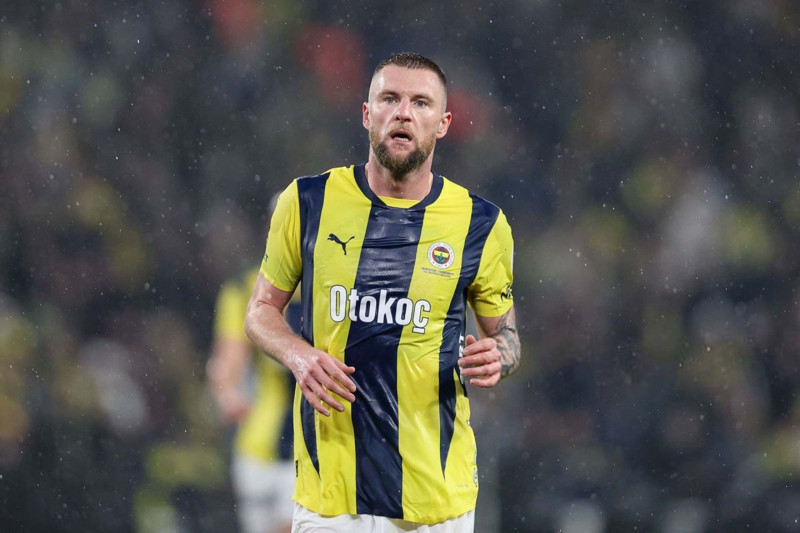 Fenerbahçeliler yıldız futbolcuyu bağrına bastı! Sadece 15 milyon euroluk yıldız alkışlandı! - Resim: 7