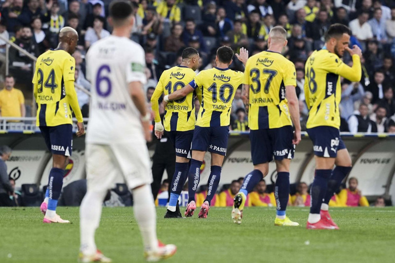 Fenerbahçelileri üzecek transfer gelişmesi! 12 milyon euroluk yıldız için gemileri yaktılar! Dev kulüp transfer için her şeyi yapacak - Resim: 2