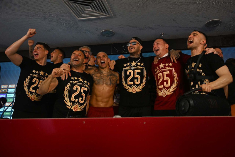 Okan Buruk’un kare ası için 25 milyon euroluk resmi transfer teklifi! Dursun Özbek elinin tersiyle itti! 35 veren olursa transfer bitecek - Resim: 3