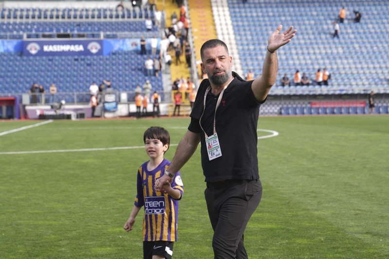 Arda Turan hayırlı olsun! 2 yıllık sözleşmeyi imzaladı! Yeni takımı belli oldu - Resim: 5