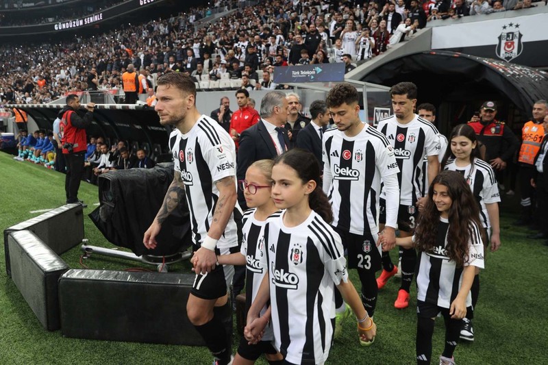 Orta saha için aranan yeni “Atiba” bulundu! Beşiktaş transferde atağa kalktı! 4 milyon euroluk yıldız için görüşmeler başladı - Resim: 1