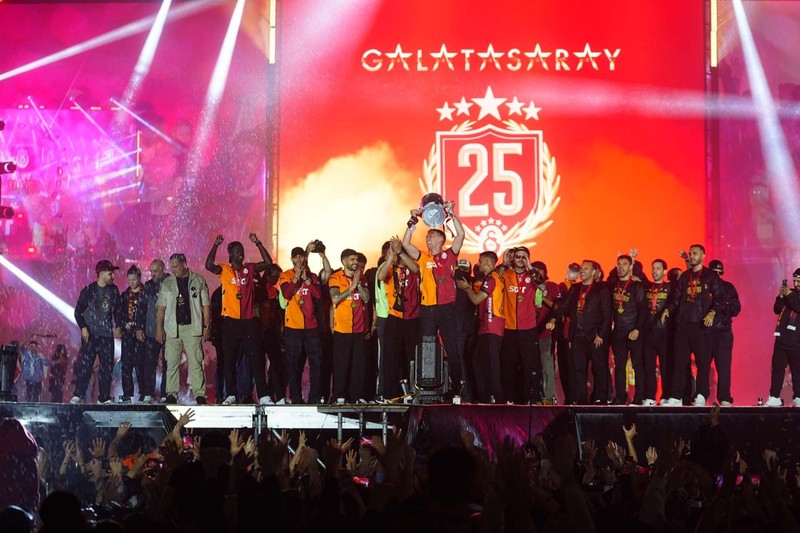 Muslera’nın yerini alacak kaleci bulundu! Galatasaray 20 milyon euroluk yıldız için temaslara başladı! Oyuncu da transfere sıcak bakıyor - Resim: 1
