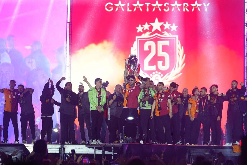İngilizler transfer bombasını patlattı! Galatasaray’a 32 milyon euroluk bedava sağ bek! “Transfer olma ihtimali çok yüksek” - Resim: 1