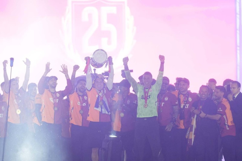 Muslera’nın yerini alacak kaleci bulundu! Galatasaray 20 milyon euroluk yıldız için temaslara başladı! Oyuncu da transfere sıcak bakıyor - Resim: 2