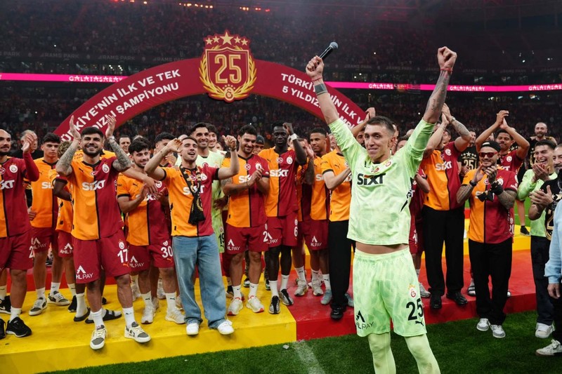 Çifte şampiyonluk ödüllendirilecek! Galatasaray'dan Okan Buruk'a yüzde 61.44  zam! Yeni maaşı ortaya çıktı - Resim: 2