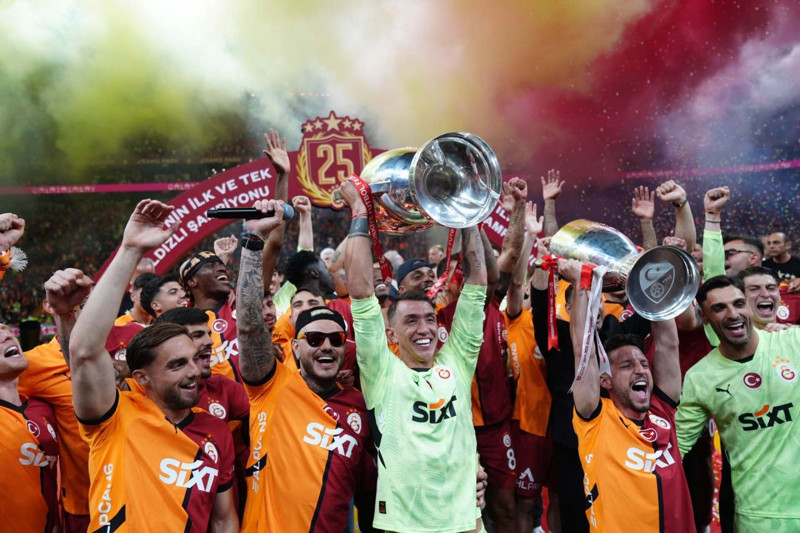 Galatasaray’a Osimhen ayarında golcü! Transfer listesindeki ilk isim belli oldu! 45 milyon euroluk golcüyle masaya oturulacak! - Resim: 1