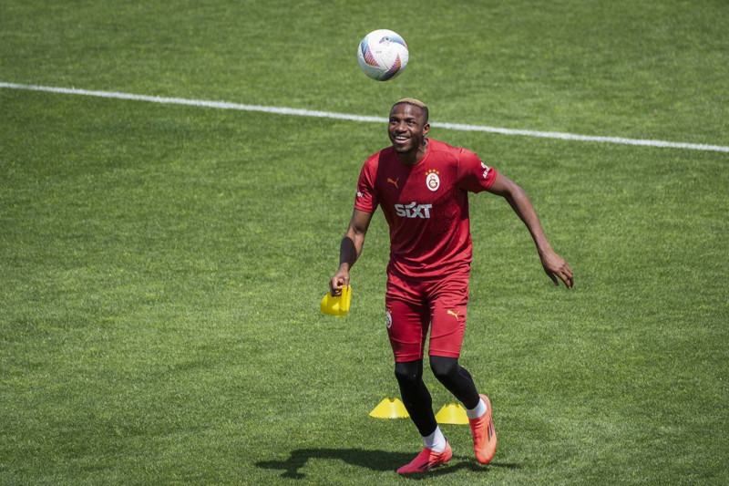 Okan Buruk’tan Galatasaray taraftarını heyecanlandıracak Osimhen açıklaması! O detayı ilk kez açıkladı - Resim: 1