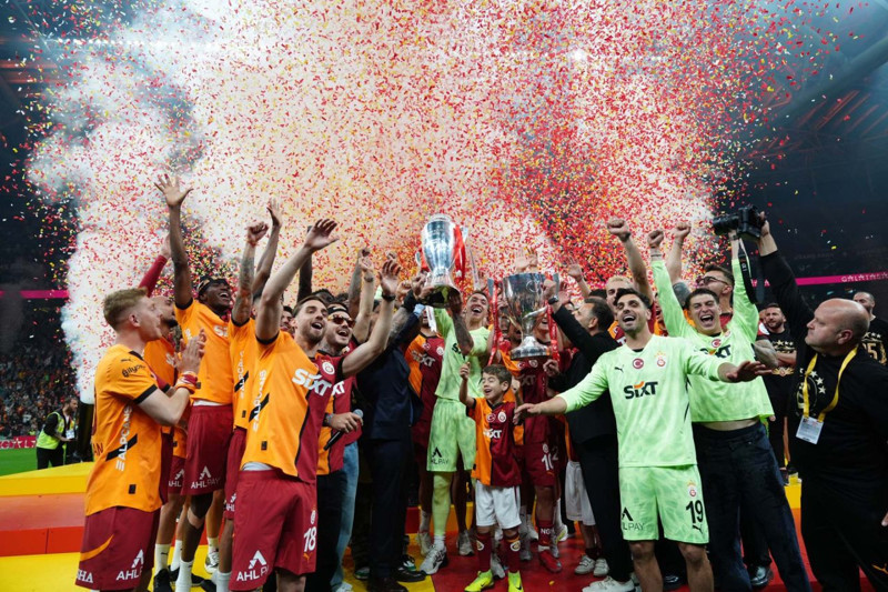 Galatasaray durmak bilmiyor! Leroy Sane’den sonra bir dünya yıldızı daha inecek! 118 gol, 85 asisti olan isim transfere yeşil ışık yaktı - Resim: 1