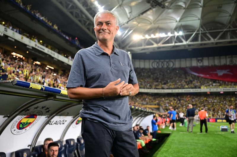 Yılın transfer bombasını Fenerbahçe patlattı! Mourinho’nun transfer isteği gerçek oluyor! 9 milyon euroluk yıldızla anlaşma sağlandı! - Resim: 3
