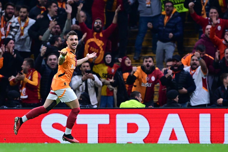 Galatasaray’da iç transferde kritik adım! 14 milyon euroluk yıldızla 4 yıl daha devam! Yeni maaşı ortaya çıktı - Resim: 4