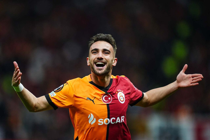 Galatasaray’da iç transferde kritik adım! 14 milyon euroluk yıldızla 4 yıl daha devam! Yeni maaşı ortaya çıktı - Resim: 8