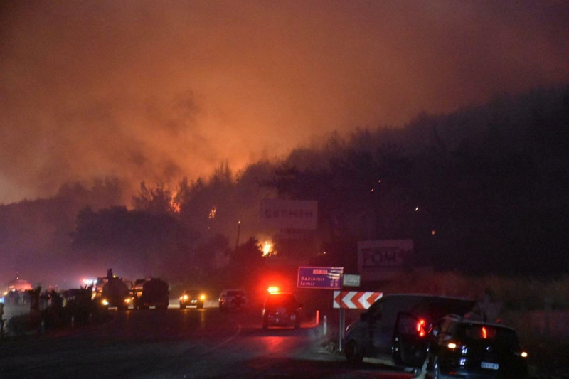 İzmir'de ciğerlerimiz yanıyor! Buca, Ödemiş, Çeşme'de alevlerle mücadele sürüyor... Bakan Yumaklı'dan son durum açıklaması - Resim: 11