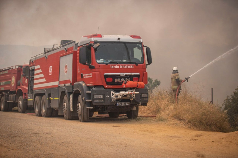 İzmir'de ciğerlerimiz yanıyor! Buca, Ödemiş, Çeşme'de alevlerle mücadele sürüyor... Bakan Yumaklı'dan son durum açıklaması - Resim: 5