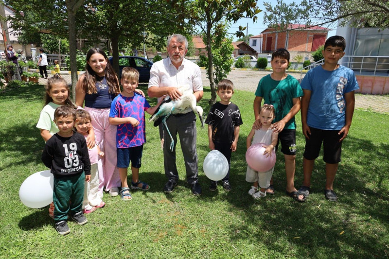Samsun'da imam yaralı leyleği kurtardı. Kurtarılan leylek Kur'an kursunun gözdesi oldu - Resim: 2