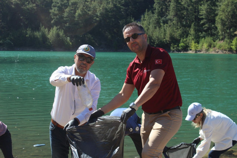 Adana Feke’de kamu görevlileri orman yangınlarına karşı çevre temizliği yaptı - Resim: 1