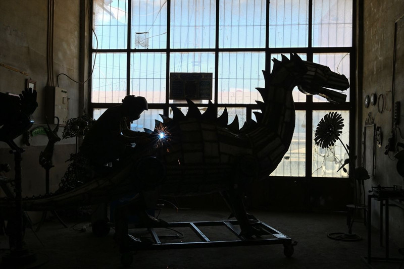 Hurdayı sanata dönüştürdü: Van Gölü Canavarı sahilde ortaya çıktı! - Resim: 3