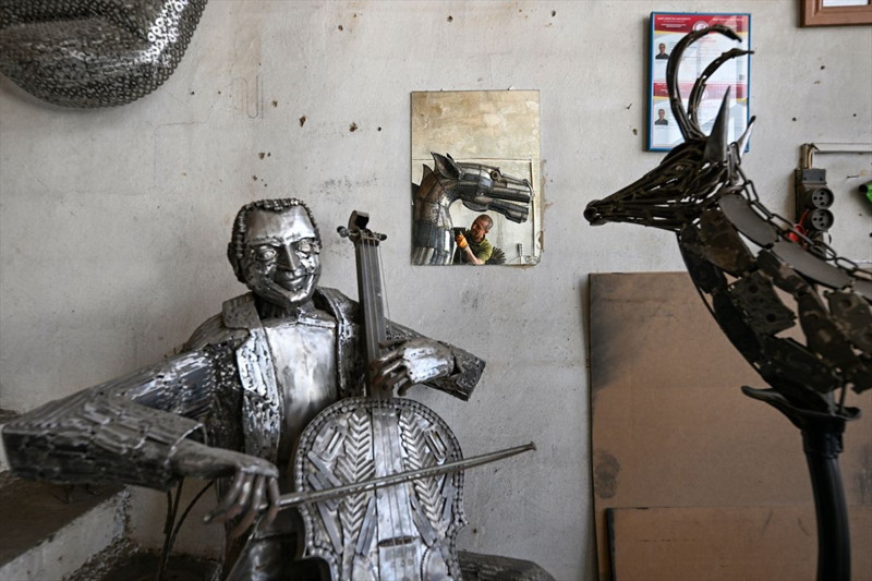 Hurdayı sanata dönüştürdü: Van Gölü Canavarı sahilde ortaya çıktı! - Resim: 5