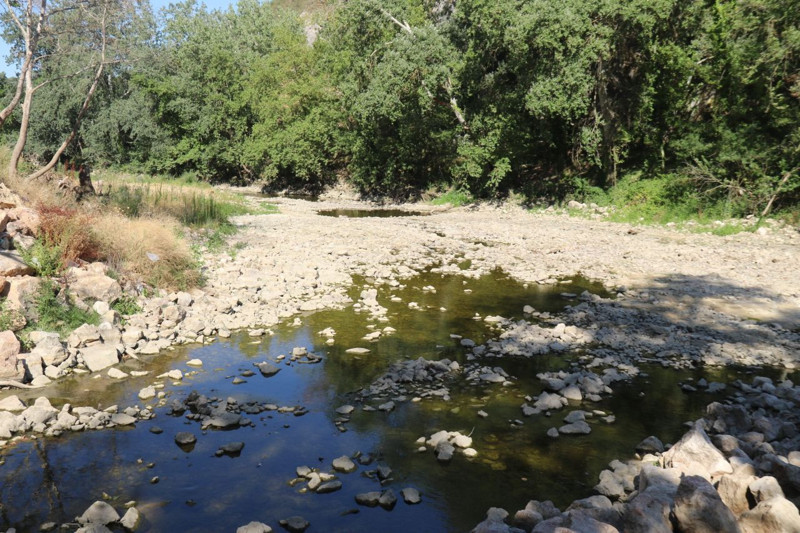 Orman yangınları yetmedi, kuraklık vurdu... Göksu Nehri’ni besleyen bentten geriye sadece çatlak toprak kaldı - Resim: 2