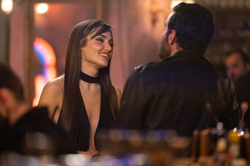 Hande Erçel'le sevişme sahneleriyle gündemdeydi! Barış Arduç'tan Gupse Özay hamlesi geldi - Resim: 1