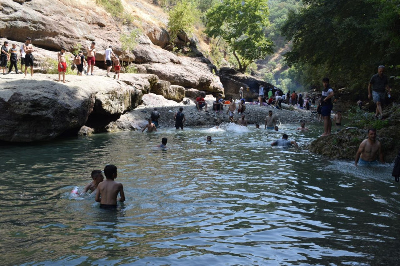 Batman ile Diyarbakır arasındaki Zore Vadisi, serinlemek isteyenlerin uğrak noktası oldu - Resim: 1