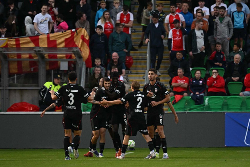 Beşiktaş’a dünya yıldızı sağ bek! Serdal Adalı transferde gemileri yaktı! İlk teklif yapıldı - Resim: 2