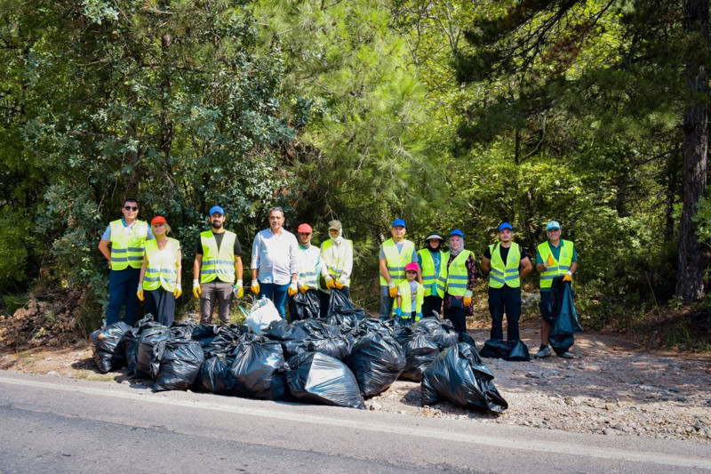 Bursa Büyükşehir Belediyesi’nin başlattığı “Temizle, Yeşert, Koru” seferberliği Kestel’de sürdü - Resim: 3