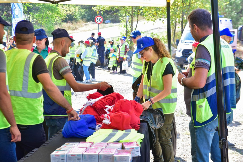Bursa Büyükşehir Belediyesi’nin başlattığı “Temizle, Yeşert, Koru” seferberliği Kestel’de sürdü - Resim: 2