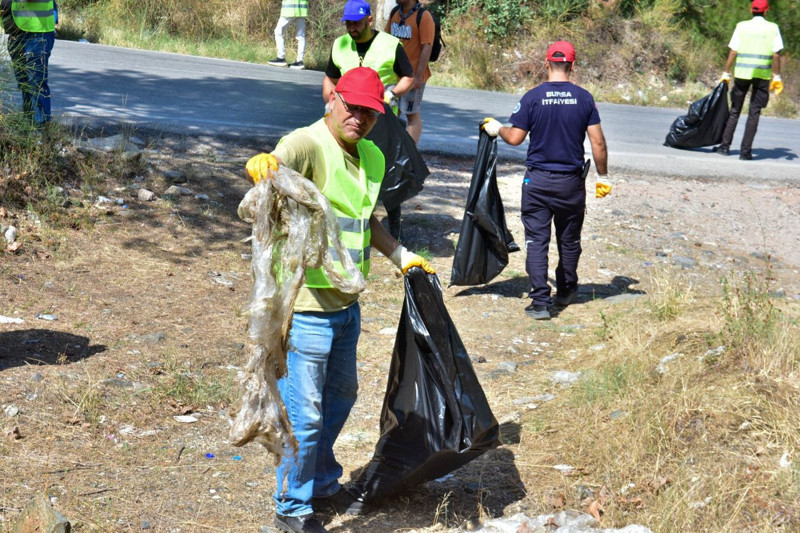 Bursa Büyükşehir Belediyesi’nin başlattığı “Temizle, Yeşert, Koru” seferberliği Kestel’de sürdü - Resim: 1