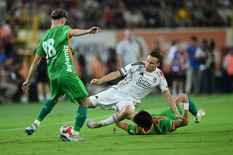 Beşiktaş'ta Sergen Yalçın’dan şok rapor! 3 yabancı futbolcunun üzerini çizdi! “Gönderin” - Resim: 6