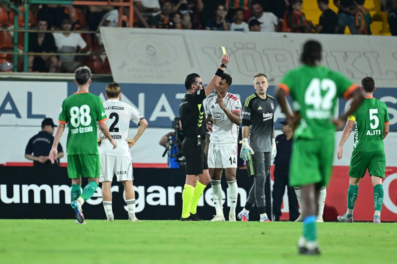Beşiktaş'ta Sergen Yalçın’dan şok rapor! 3 yabancı futbolcunun üzerini çizdi! “Gönderin” - Resim: 4