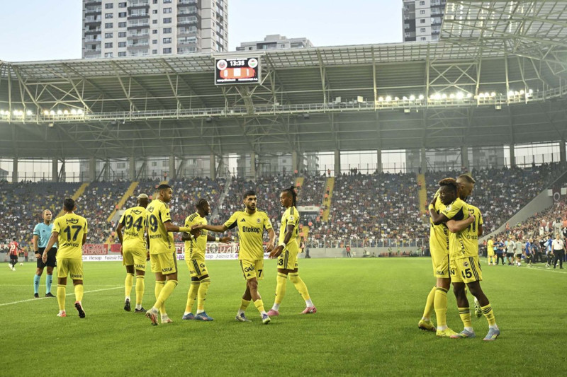 Fenerbahçe’ye şok haber! 22 milyon euroluk yıldız sakatlandı - Resim: 1