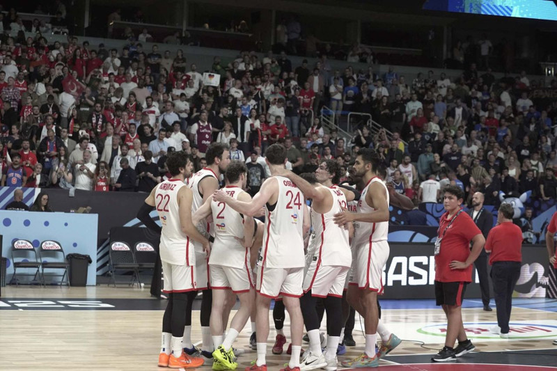 Tepkiler çığ gibi! Yunan basketbolcu Giannis Antetokounmpo’dan Türk bayrağı için çirkin sözler! - Resim: 1