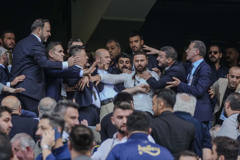 Tansiyon bir anda yükseldi! Fenerbahçe kongresinde gergin anlar - Resim: 3