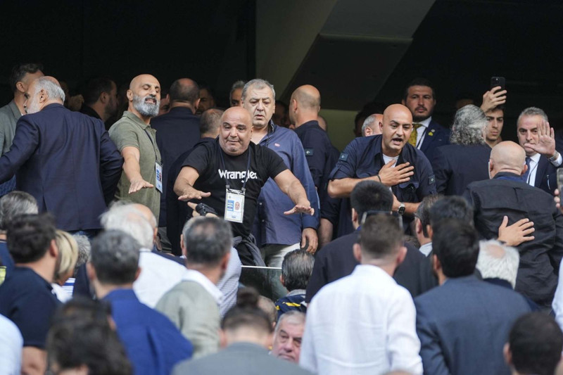 Tansiyon bir anda yükseldi! Fenerbahçe kongresinde gergin anlar - Resim: 5