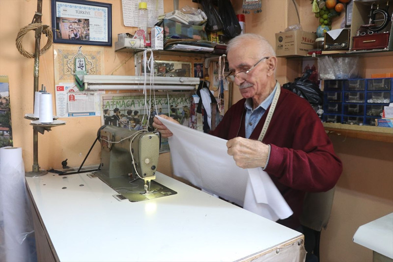 Rize’de terzi iğnesine bir ömür adadı! 62 yıl sonra emeğin sembolü seçildi - Resim: 4