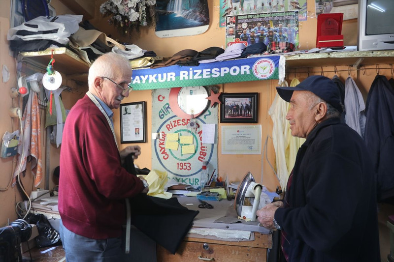 Rize’de terzi iğnesine bir ömür adadı! 62 yıl sonra emeğin sembolü seçildi - Resim: 7
