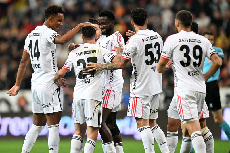 Beşiktaş'ta Sergen Yalçın'dan şok karar! Galatasaray derbisi sonu oldu! Yeni transferin biletini kesti - Resim: 1