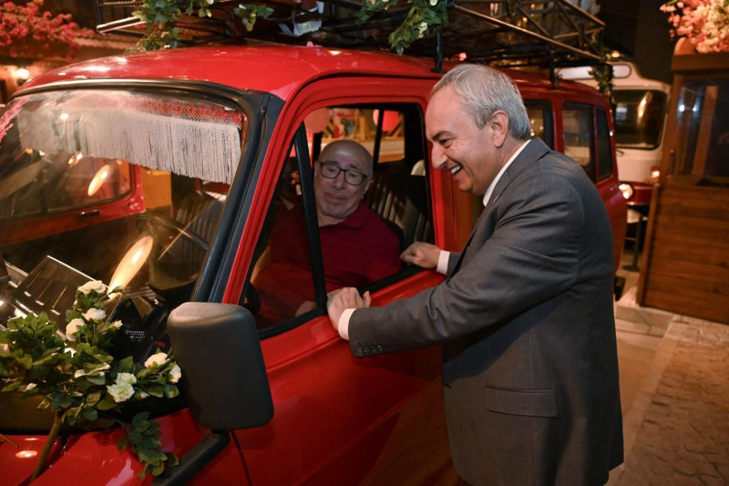 Yeşilçam'ın efsanesi yüz felci geçirmişti! İlyas Salman'ın son hali ortaya çıktı - Resim: 5
