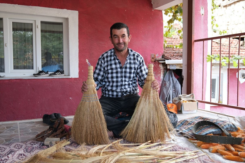 Bursa’da yarım asırlık baba mirasını sürdürüyor! Ömrü yettiğince devam edecek - Resim: 1